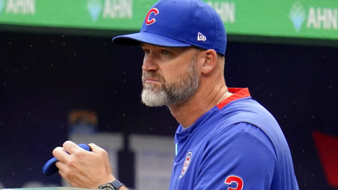 David Ross stays with the Chicago Cubs.