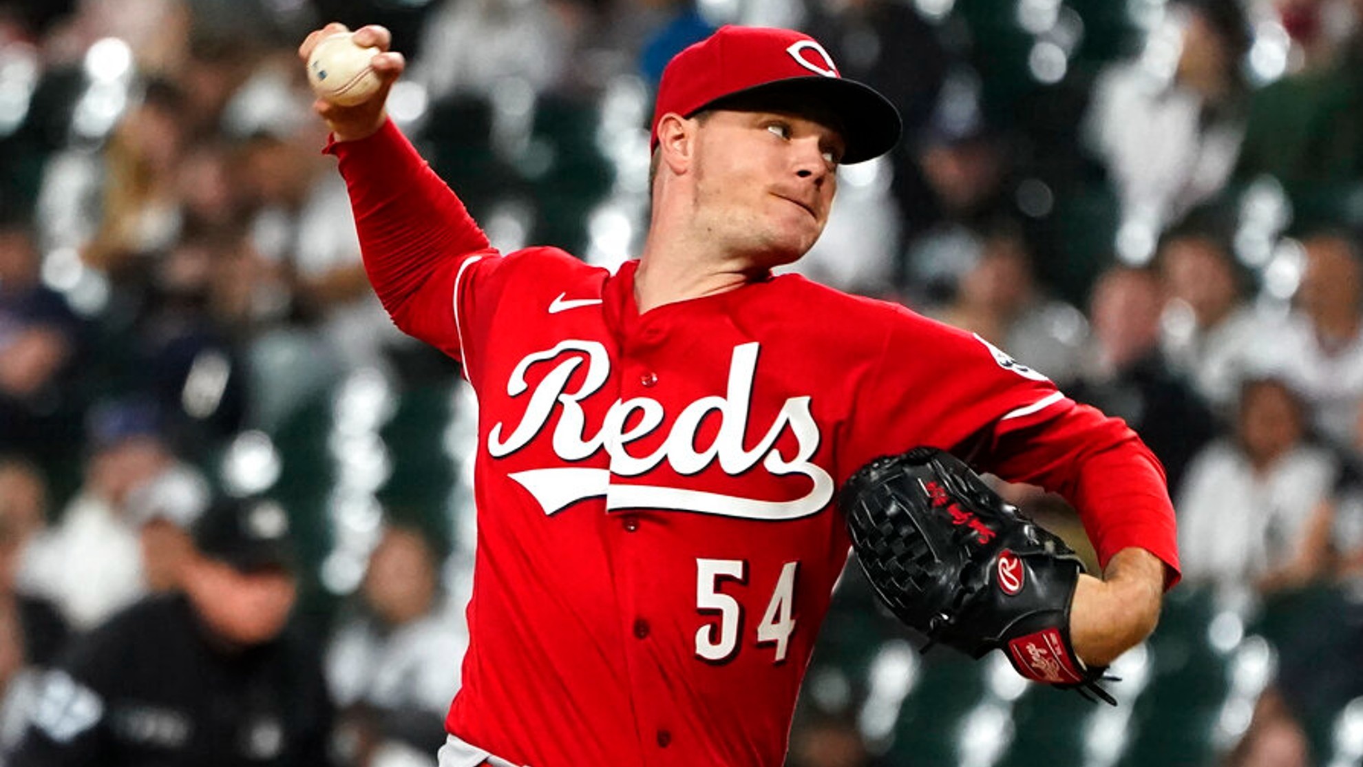 Sonny Gray and Francis Peguero are traded from the Cincinnati Reds to the Minnesota Twins