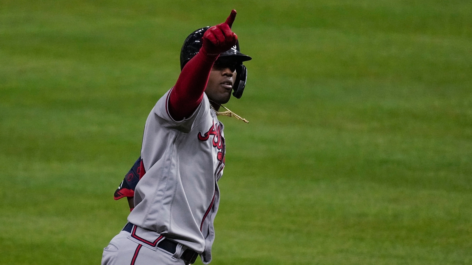 Jorge Soler signs with the Miami Marlins.