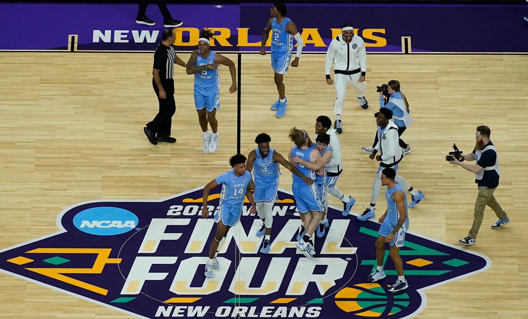 North Carolina buscará el título del basquetbol colegial esta noche...