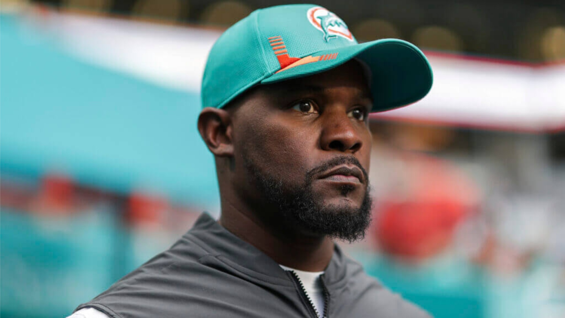 Brian Flores era el entrenador en jefe de los Miami Dolphins