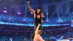 Undertaker, en una pelea contra John Cena