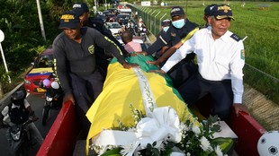 El cuerpo de Freddy Rincón llegó este viernes a la funeraria Los...