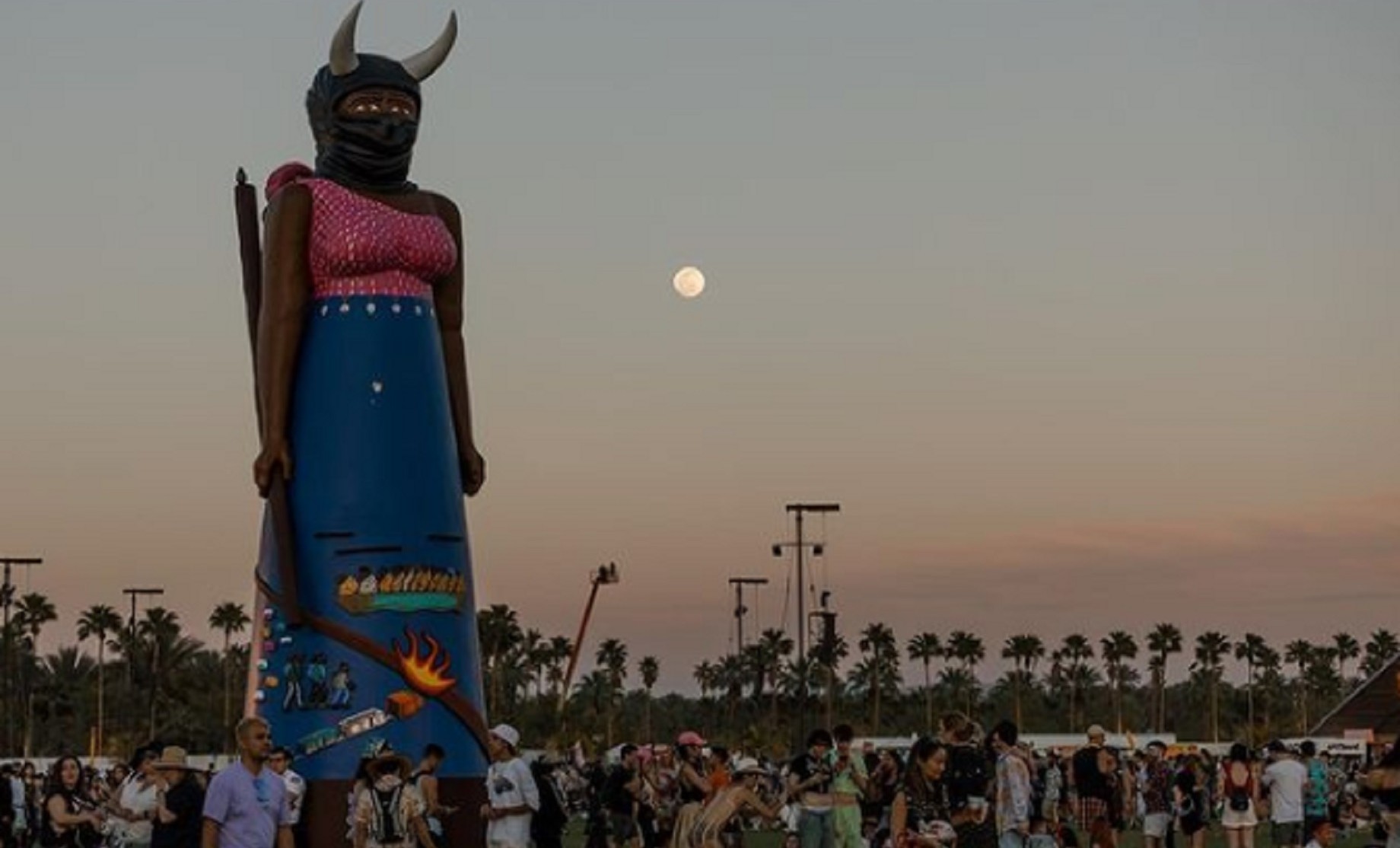 Coachella 2022: presenza messicana con statua de “La Guardiana” e Grupo Firme