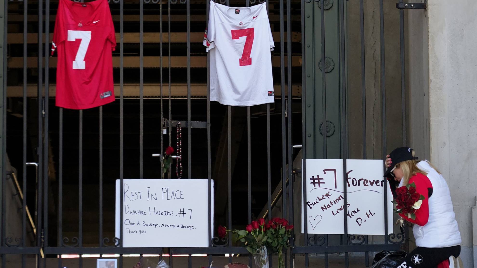 Homenaje a Dwayne Haskins en Ohio State University.