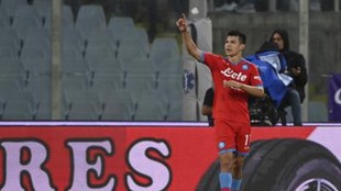 Hirving Lozano celebra un gol con Nápoli