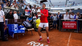 Novak Djokovic celebró su sexto título en Roma con una gran sonrisa.