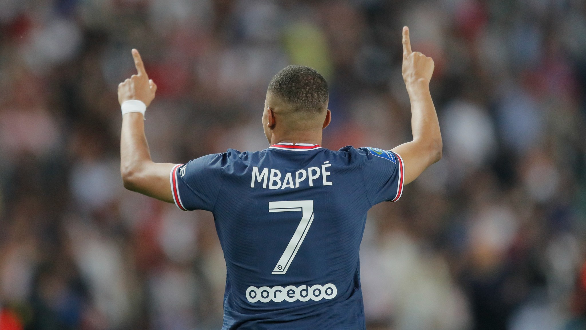 Mbappé estará con el PSG hasta 2025 y eso ya cobró una víctima en el club.