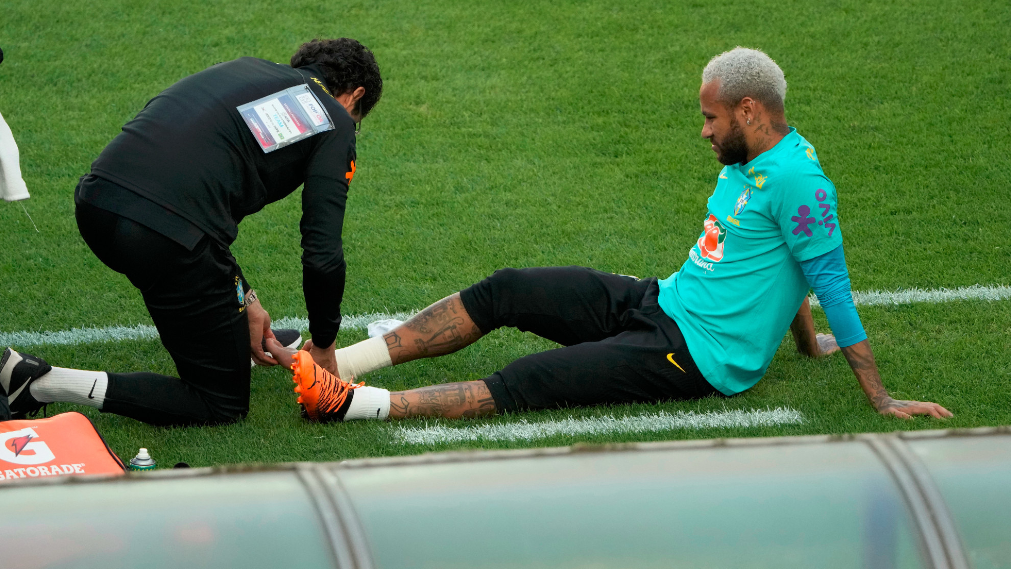 Los mdicos atendieron a Neymar