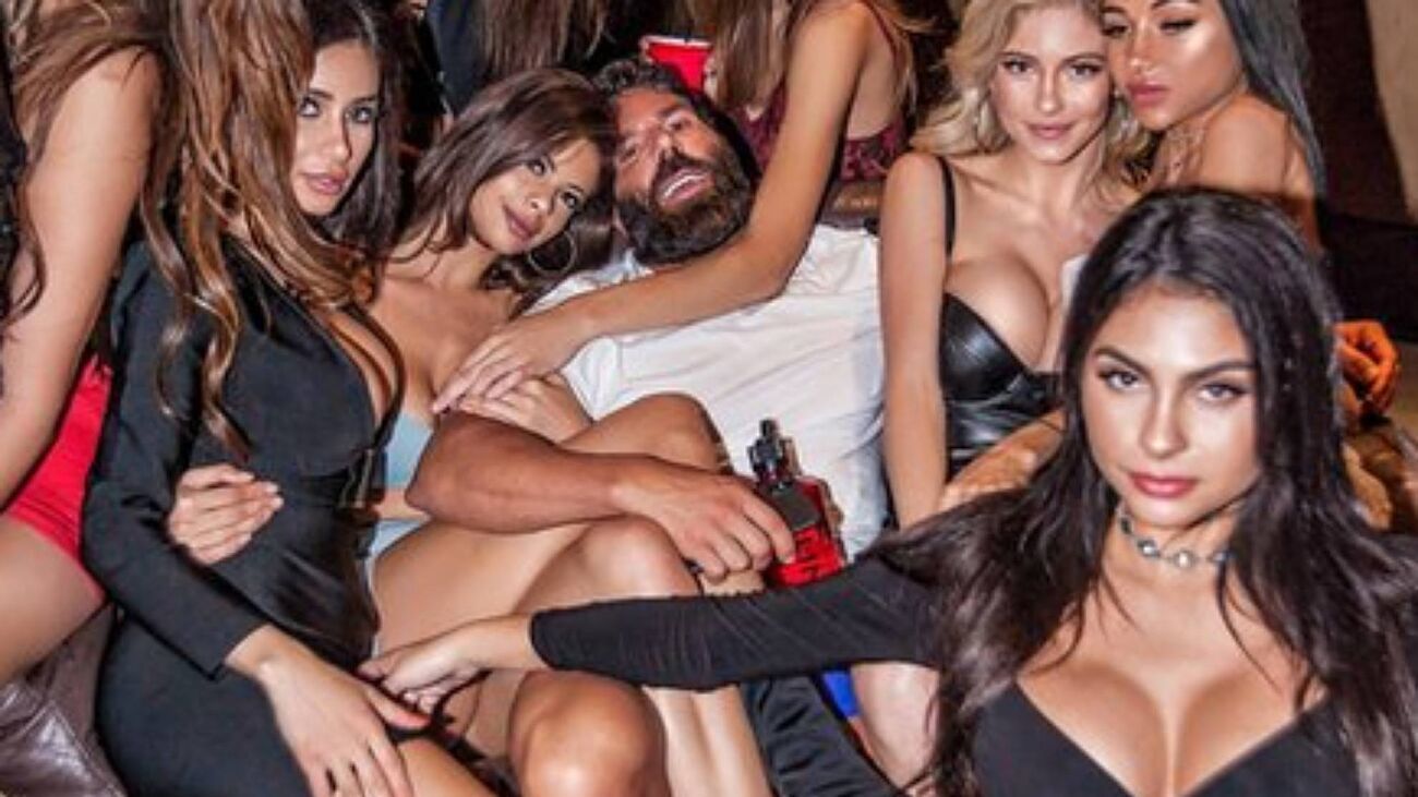 Dan Bilzerian de fiesta con las modelos de Ignite International