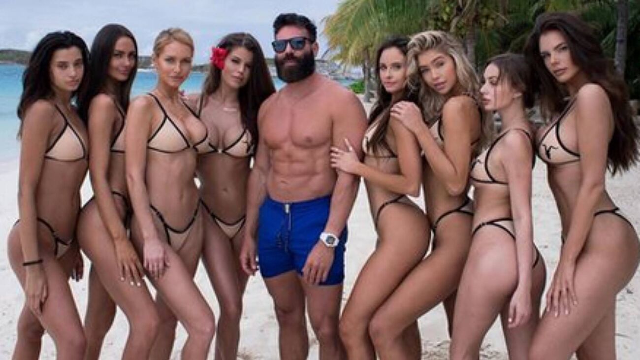 Dan Bilzerian de fiesta con las modelos de Ignite International