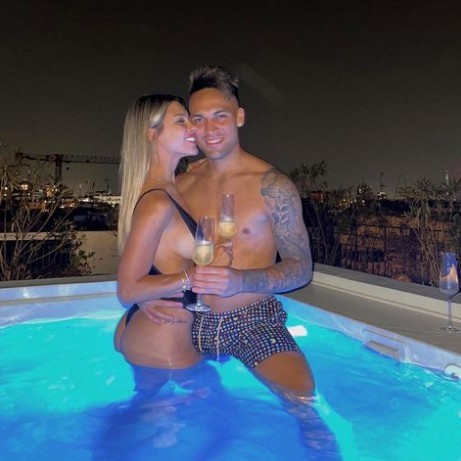 Lautaro Martnez, junto a su pareja