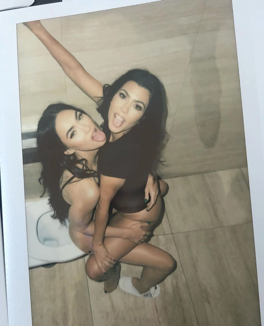 Megan Fox y Kourtney Kardashian con sensual foto | IG: MeganFox