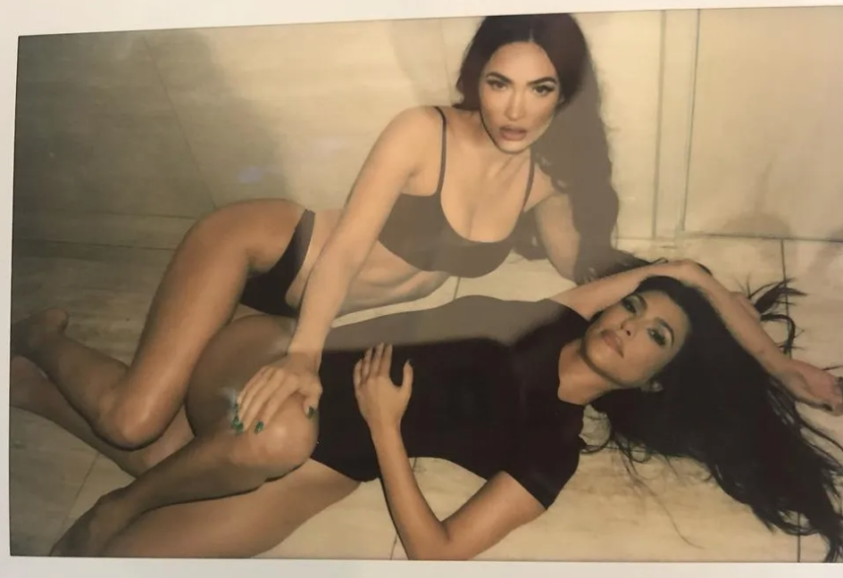 Megan Fox y Kourtney Kardashian con sensual foto | IG: MeganFox
