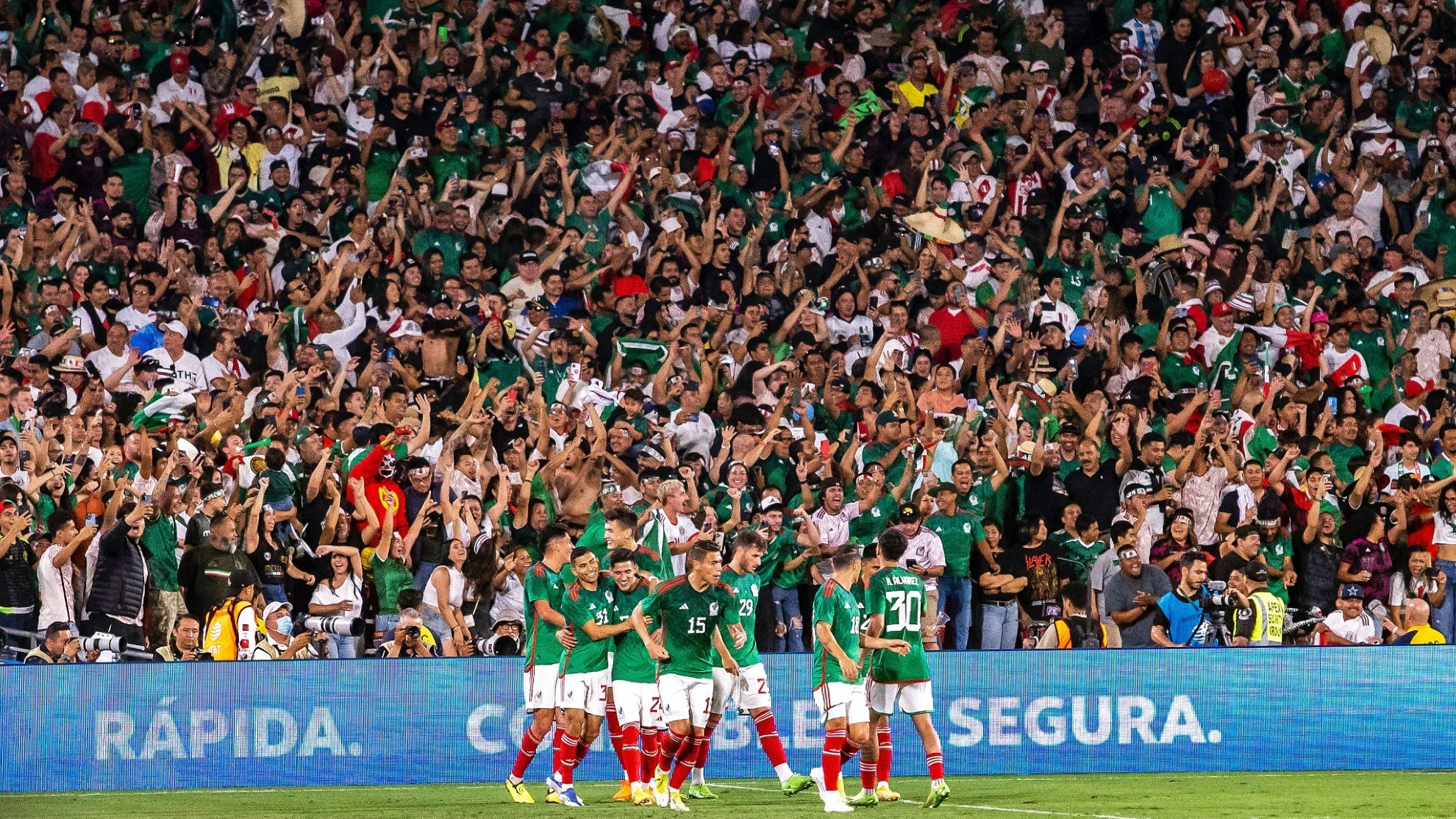 México enfrenta este martes a Colombia en el Levi's Stadium.