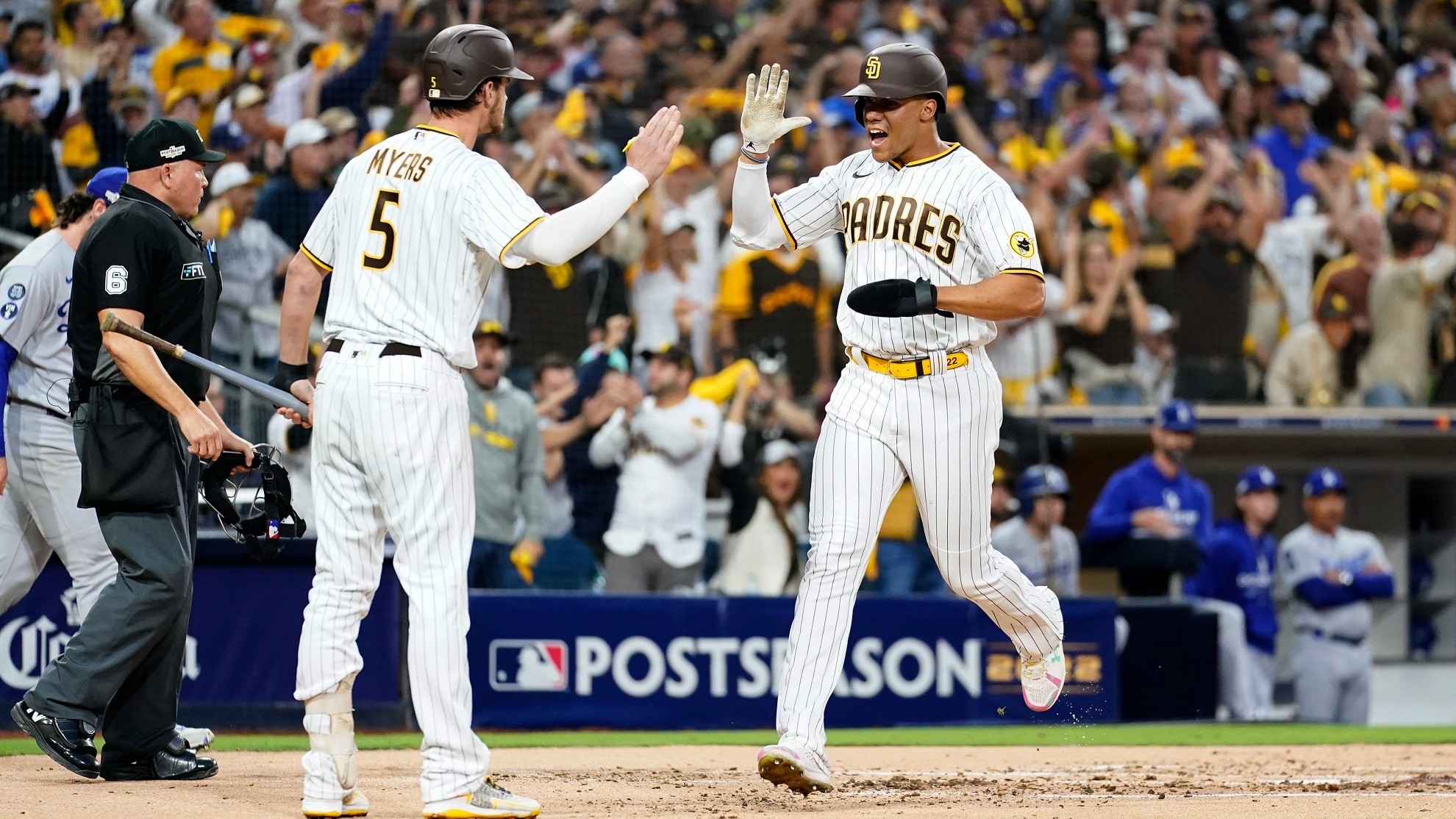 MLB Noticias: Juan Soto regala gorra Padres a fan de Dodgers