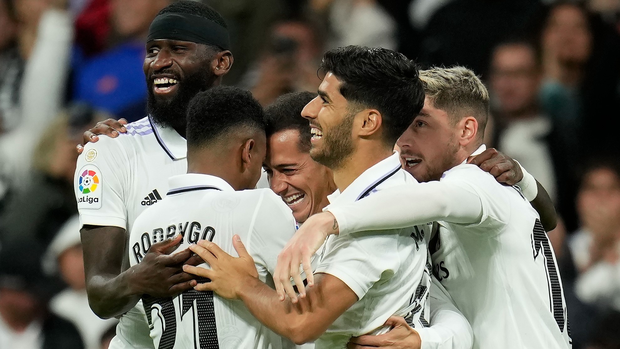 Real Madrid festeja recuperar la ventaja en un segundo tiempo complicado en el Santiago Bernabéu