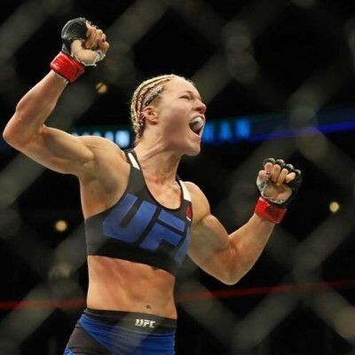 La luchadora Felice Herrig vendi sus calcetines usados y fotos de...