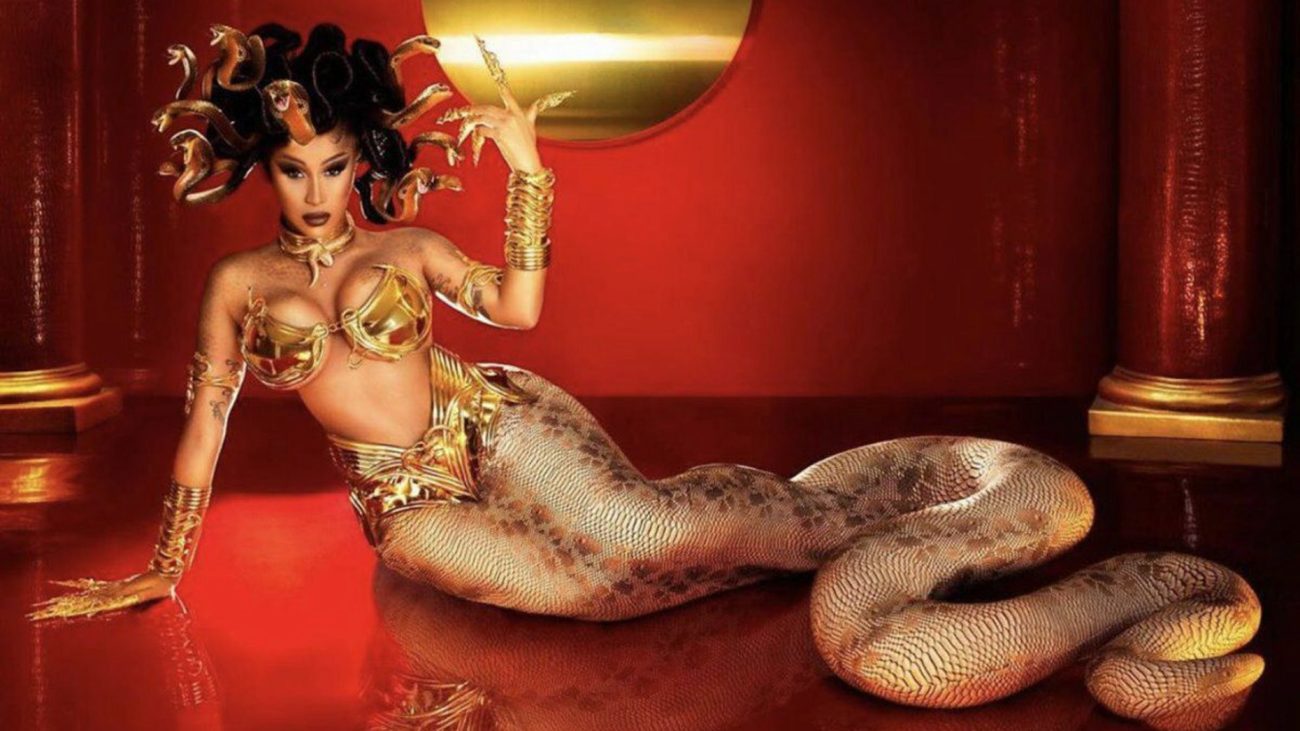 Cardi B se pone en la piel de Medusa