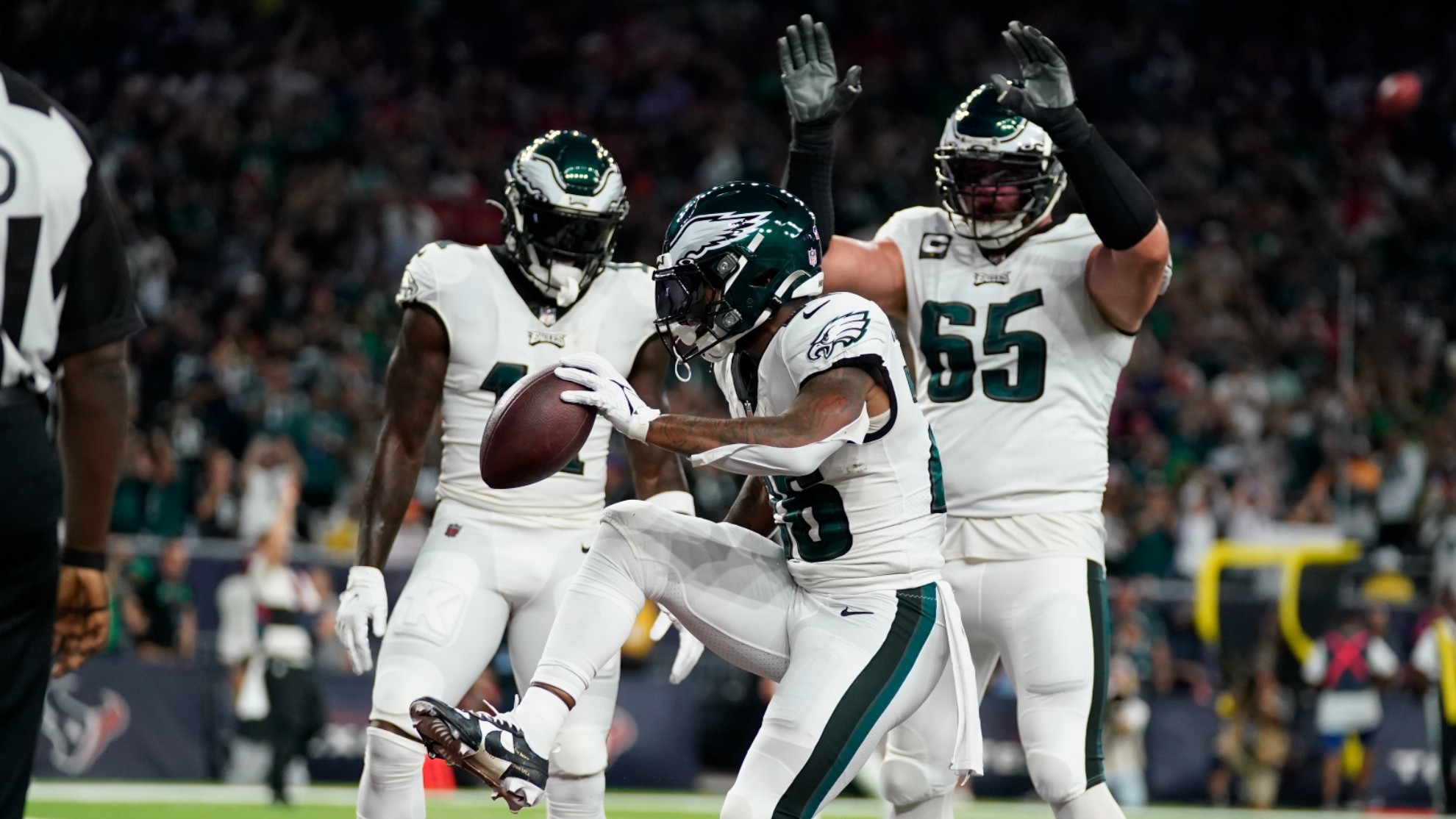 Los Philadelphia Eagles vuelan hasta el Super Bowl - El Sol News Media