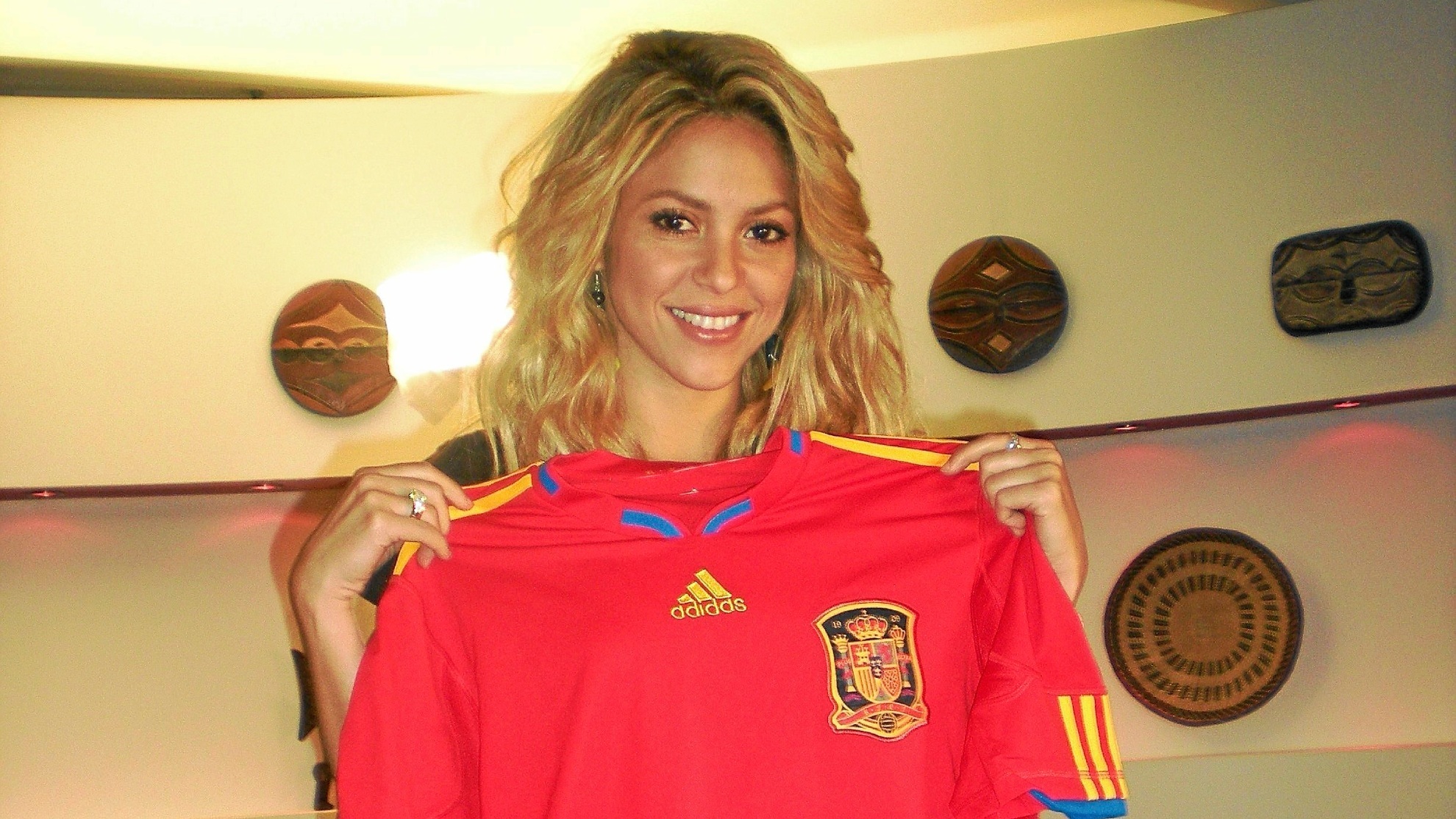 Echan la culpa a Shakira por la eliminación de España "Fue por su maldición" | Marcausa