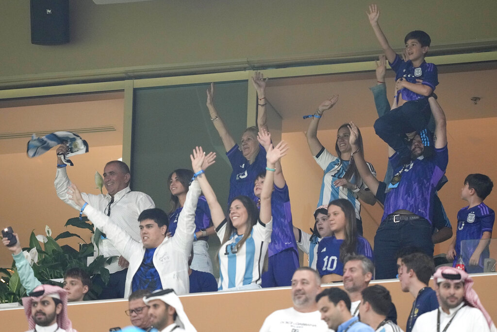 La familia de Lionel Messi en el Estadio Lusail.