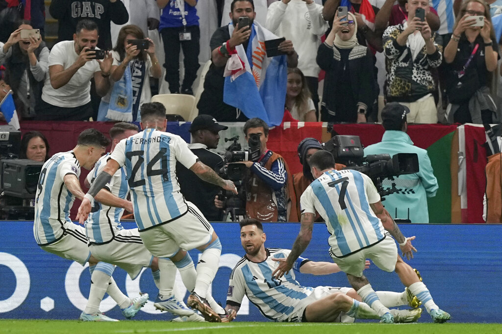 Las mejores imgenes del duelo Argentina y Francia, que tuvo dos...