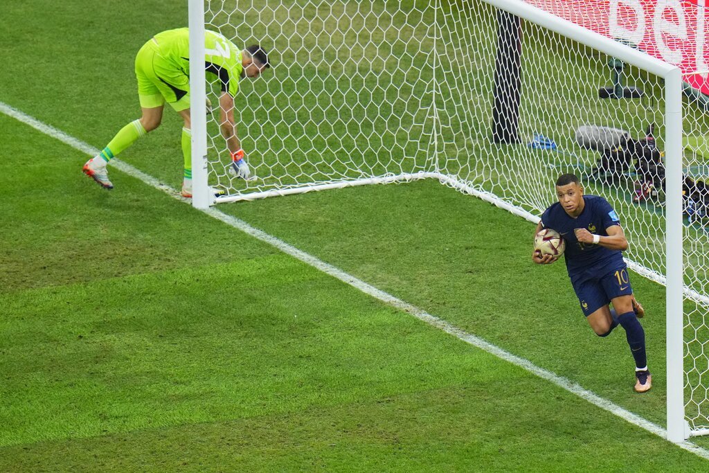 Las mejores imgenes del duelo Argentina y Francia, que tuvo dos...