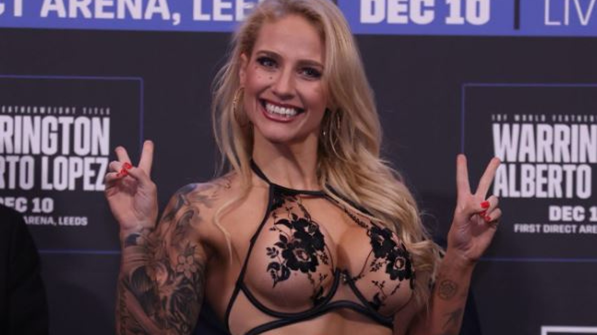 Ebanie Bridges muestra su pecho en una entrevista para anunciar su cuenta  de OnlyFans | Marcausa