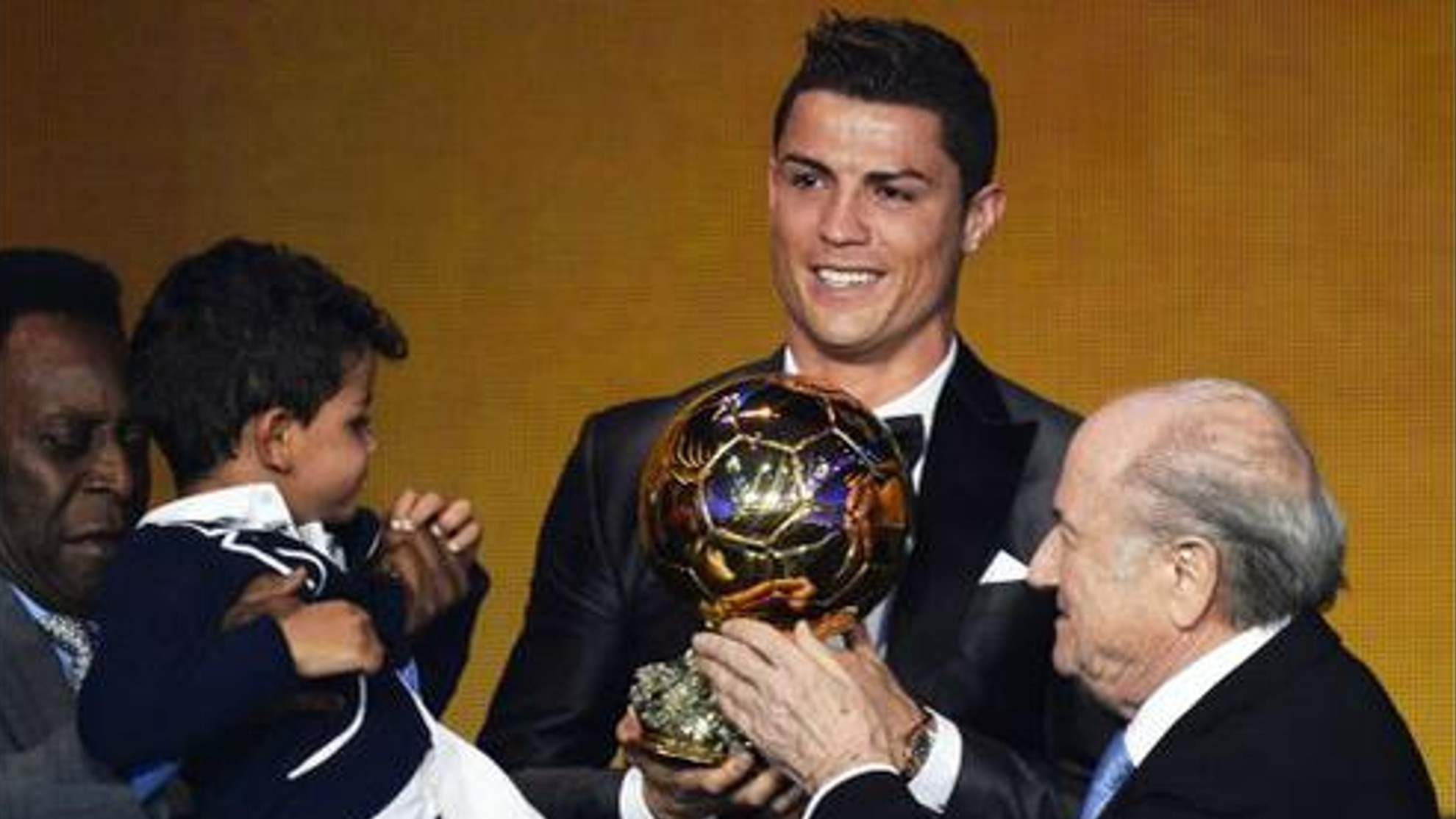 Cristiano Ronaldo vendió balón de oro por millonaria suma ¿por qué lo hizo?  - Fútbol Internacional - Deportes 