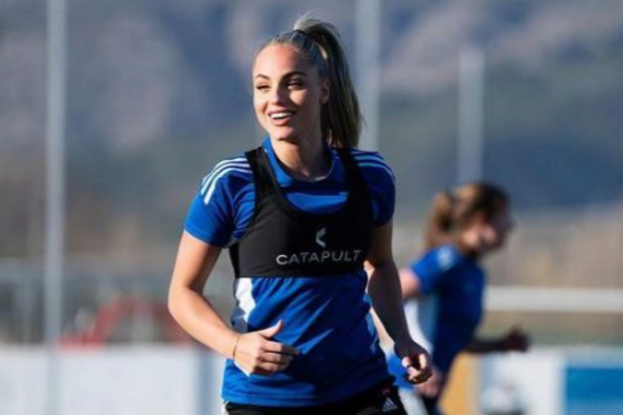 Ana Markovic, la futbolista más sexy del mundo, se recupera de su lesión  viajando por Europa | Marcausa