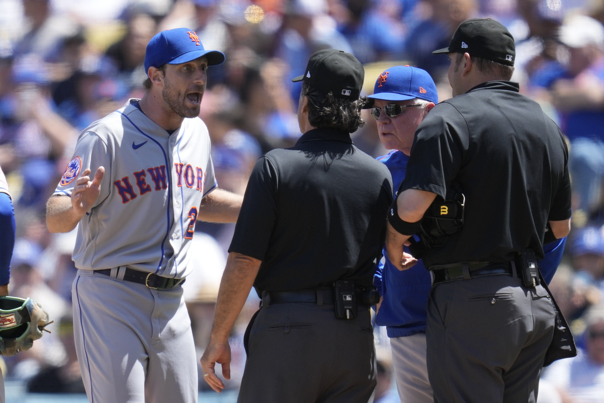 Max Scherzer se fue expulsado en la victoria de los Mets sobre los Dodgers