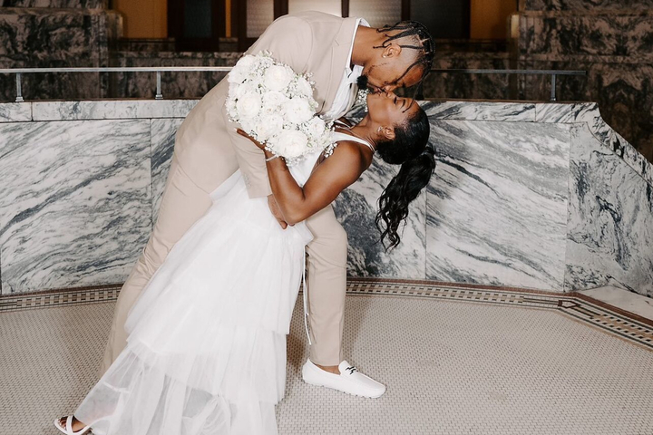 Simone Biles y Jonathan Owens el da de su boda.