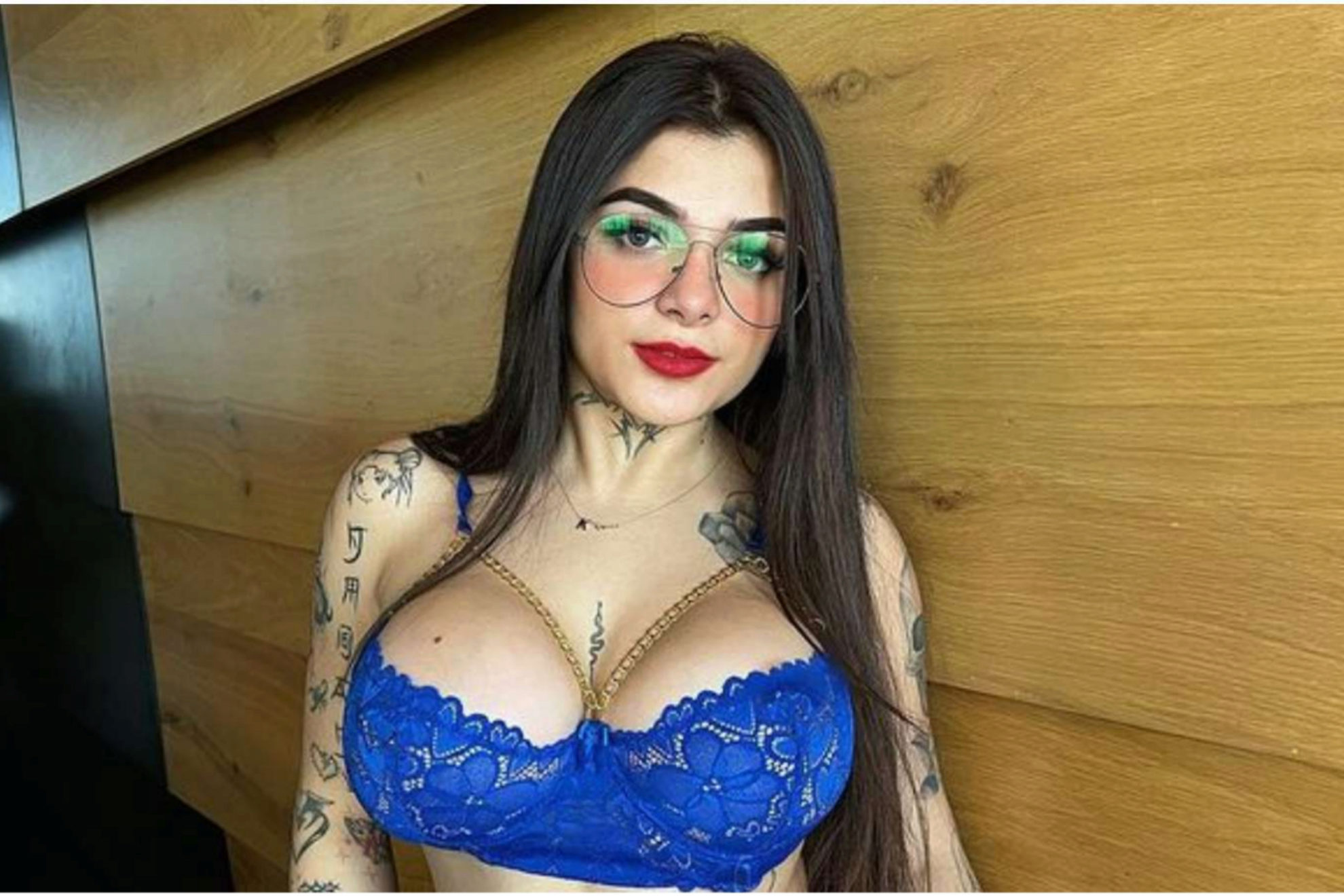 Karely Ruiz y Santa Fe Klan en su foto más provocativa que no deja nada a  la imaginación: 