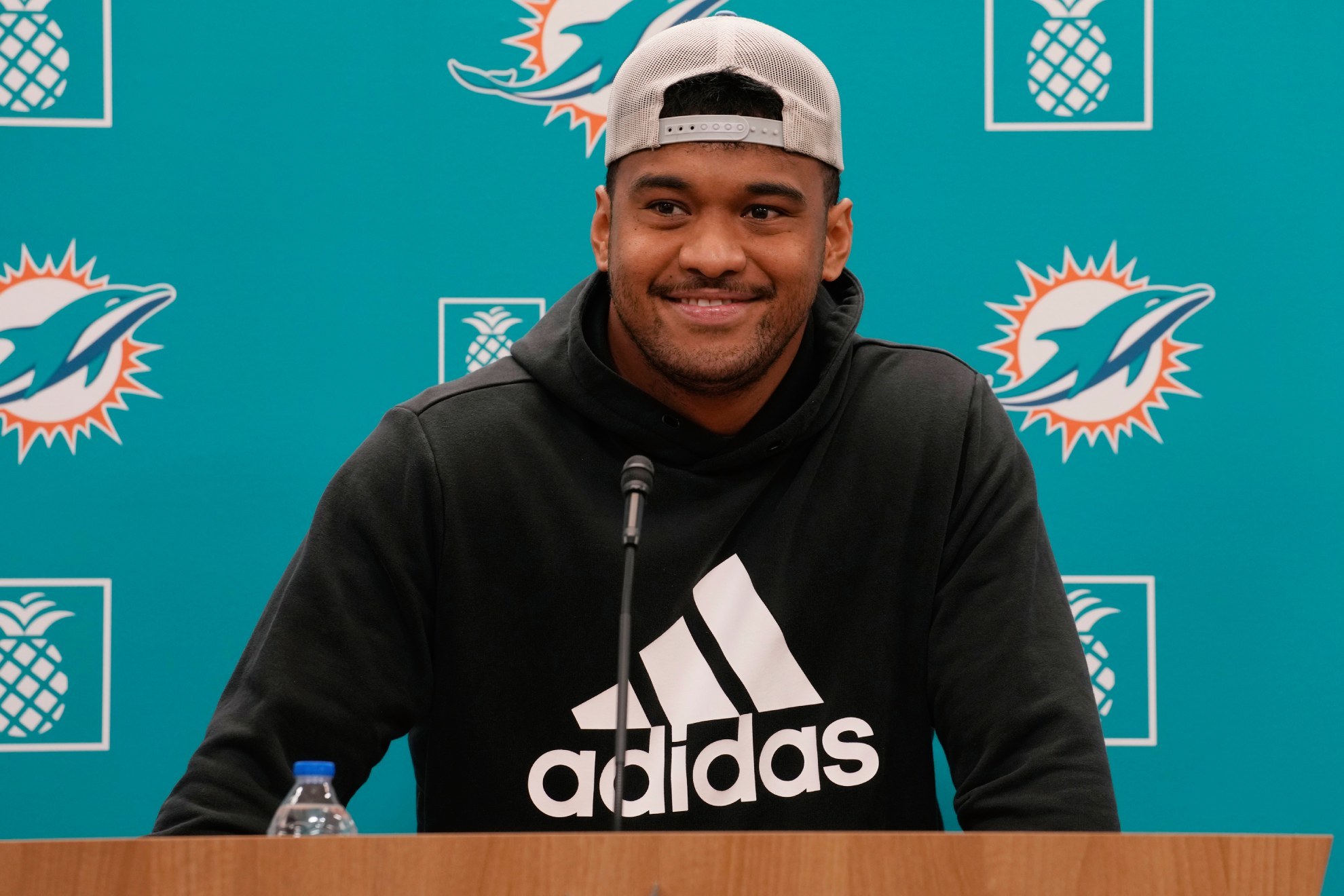 NFL: En los Miami Dolphins ven un buen futuro para Tua Tagovailoa