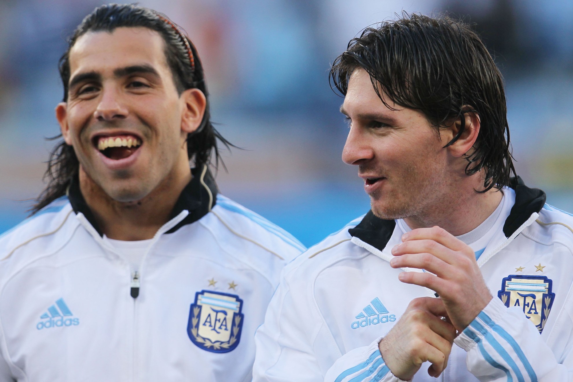 Carlos Tévez junto a Lionel Messi en su época con la selección de Argentina