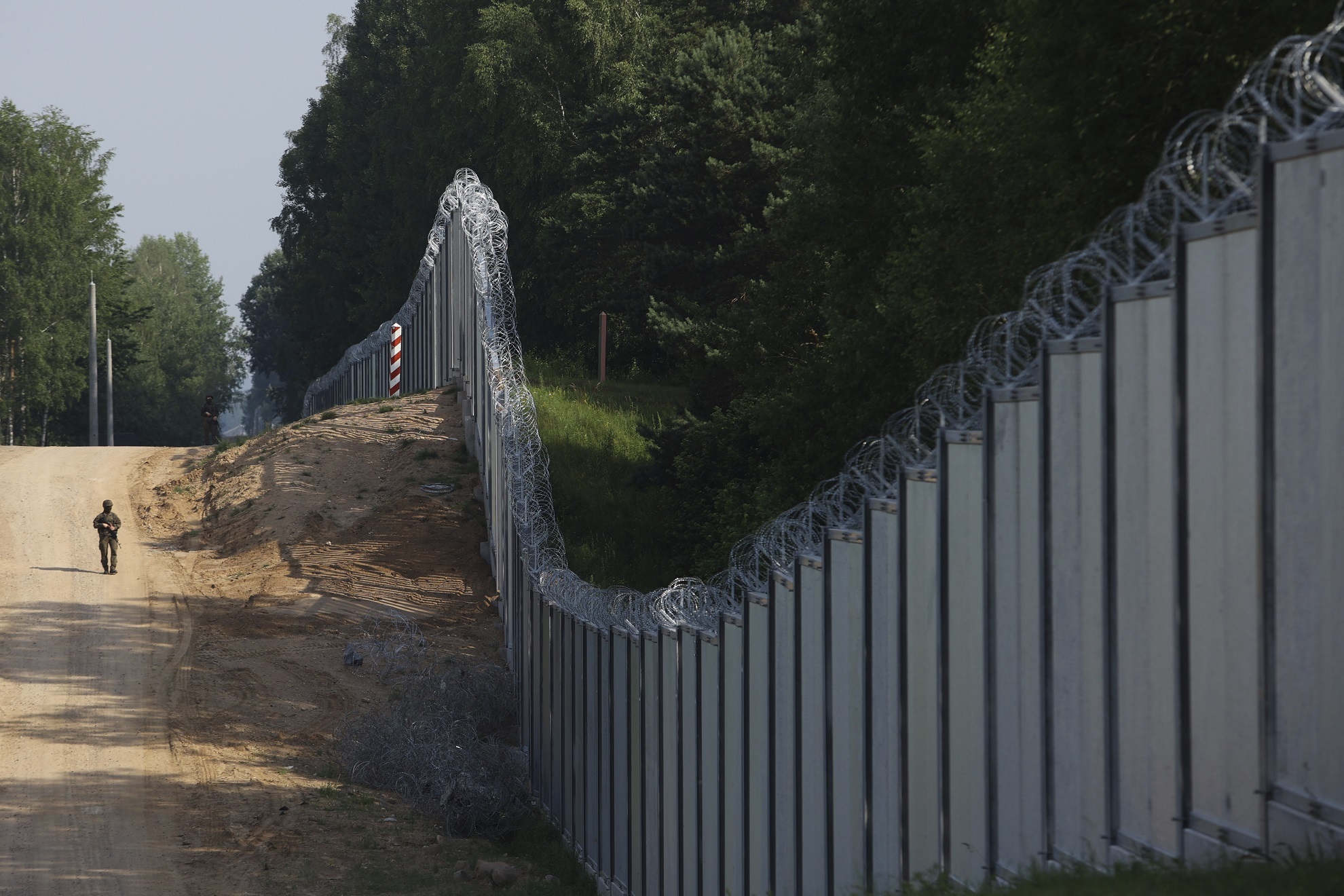 Las claves de la propuesta migratoria bipartidista presentada por dos  legisladoras latinas