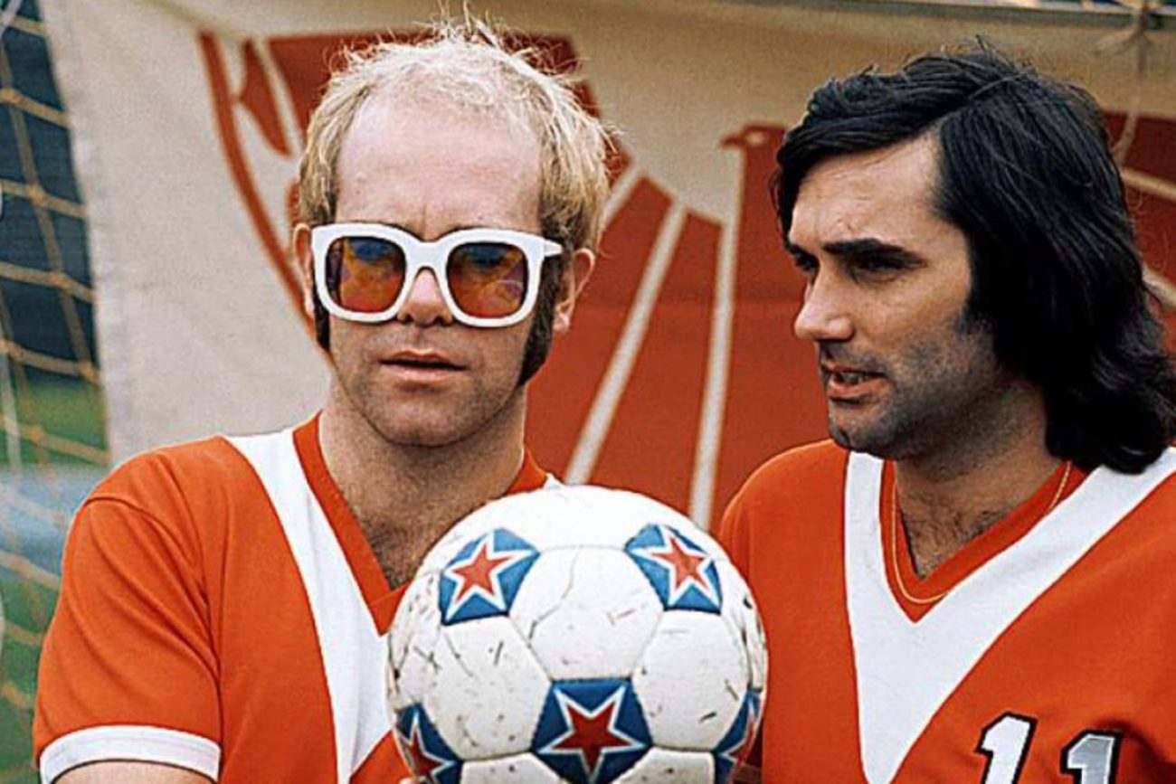 George Best, junto a Elton John, que era el propietario de los Los...