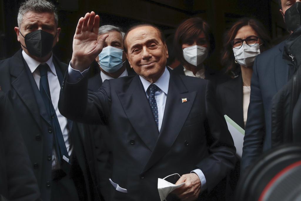 Silvio Berlusconi muere fallece presidente AC Milan primer ministro de Italia Forza poltica leucemia mieloide crnica