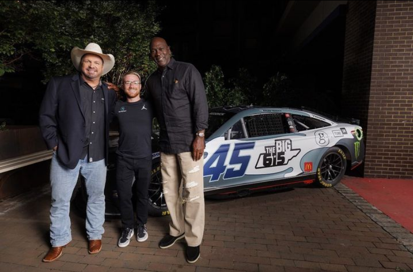 El cantante Garth Brooks y la leyenda del basquetbol Michael Jordan...