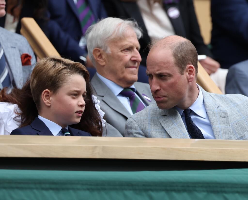 El prncipe britnico, William y su hijo, George