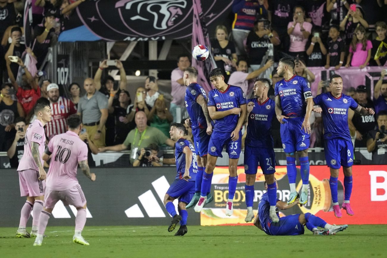 Lionel Messi convirti su primer gol con el Inter Miami para dejar en...