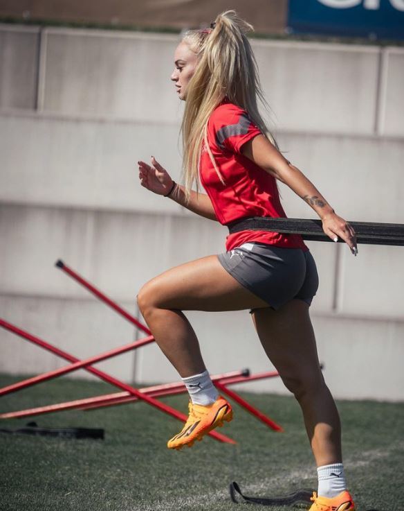 La suiza Alisha Lehmann, que pertenece al West Ham United, 