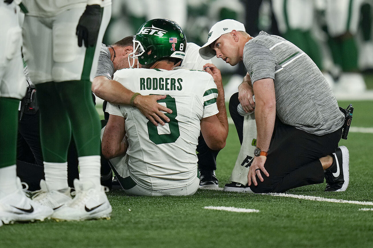 Aaron Rodgers estuvo cuatro jugadas en la cancha y cay lesionado