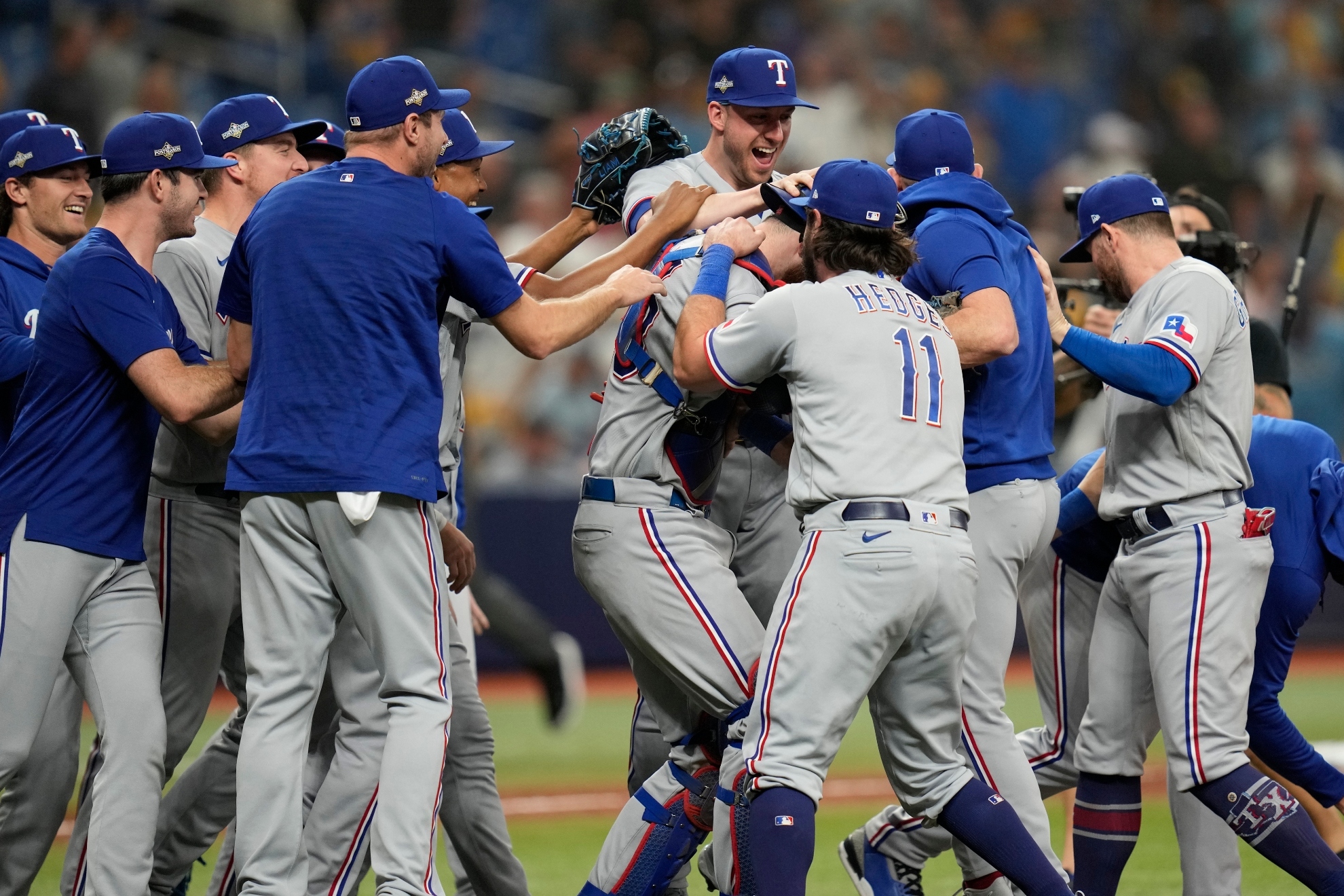 Rangers avanza a la Serie Divisional tras vencer a los Rays en dos juegos,  el último por paliza 7-1