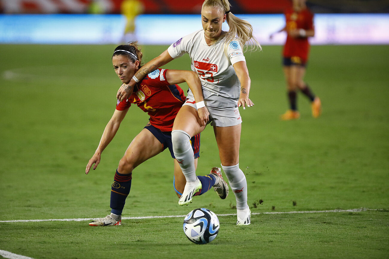 Alisha Lehmann jugando contra Espaa