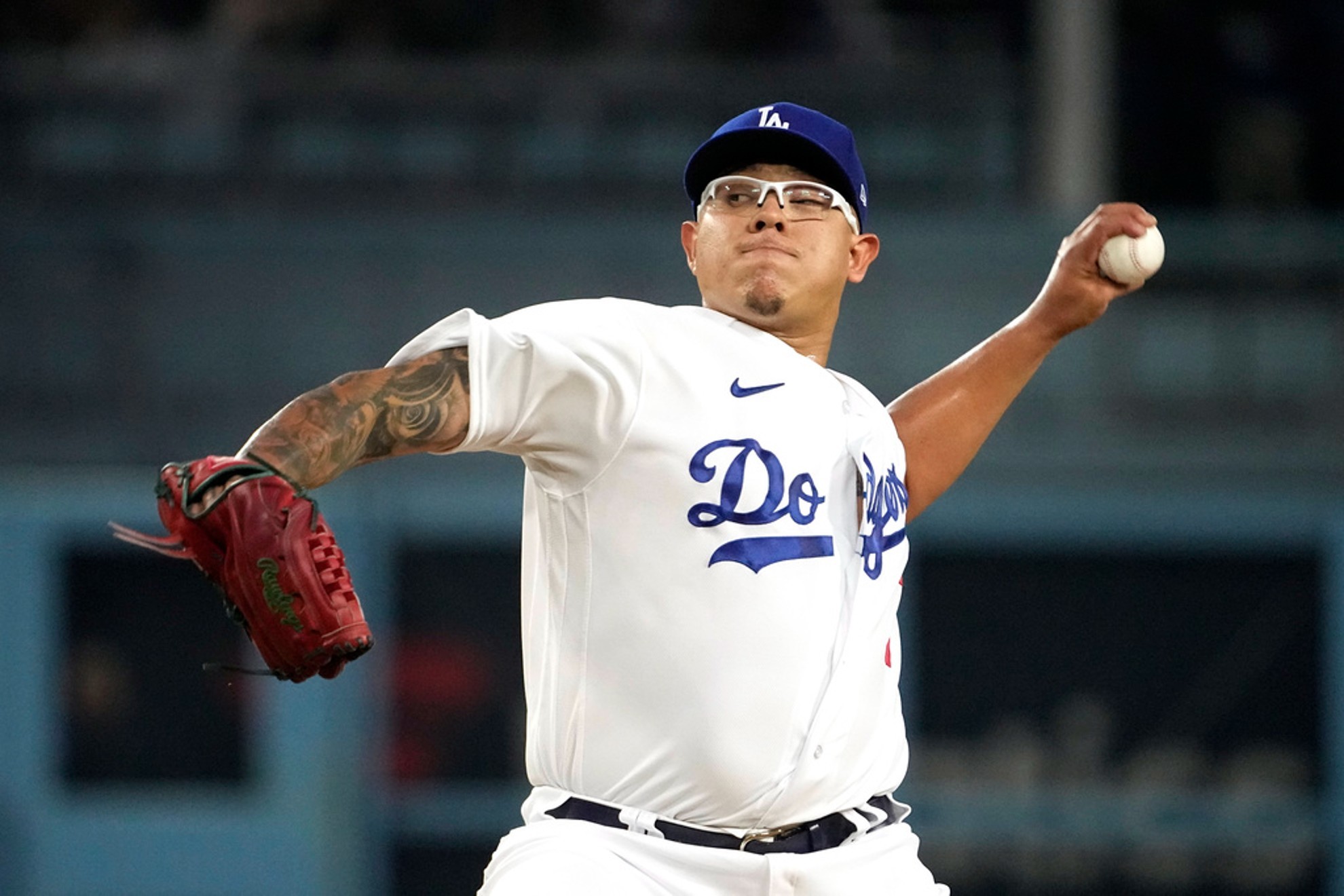 Dodgers borran a Julio Urías para conmemorar el Mes de la Herencia