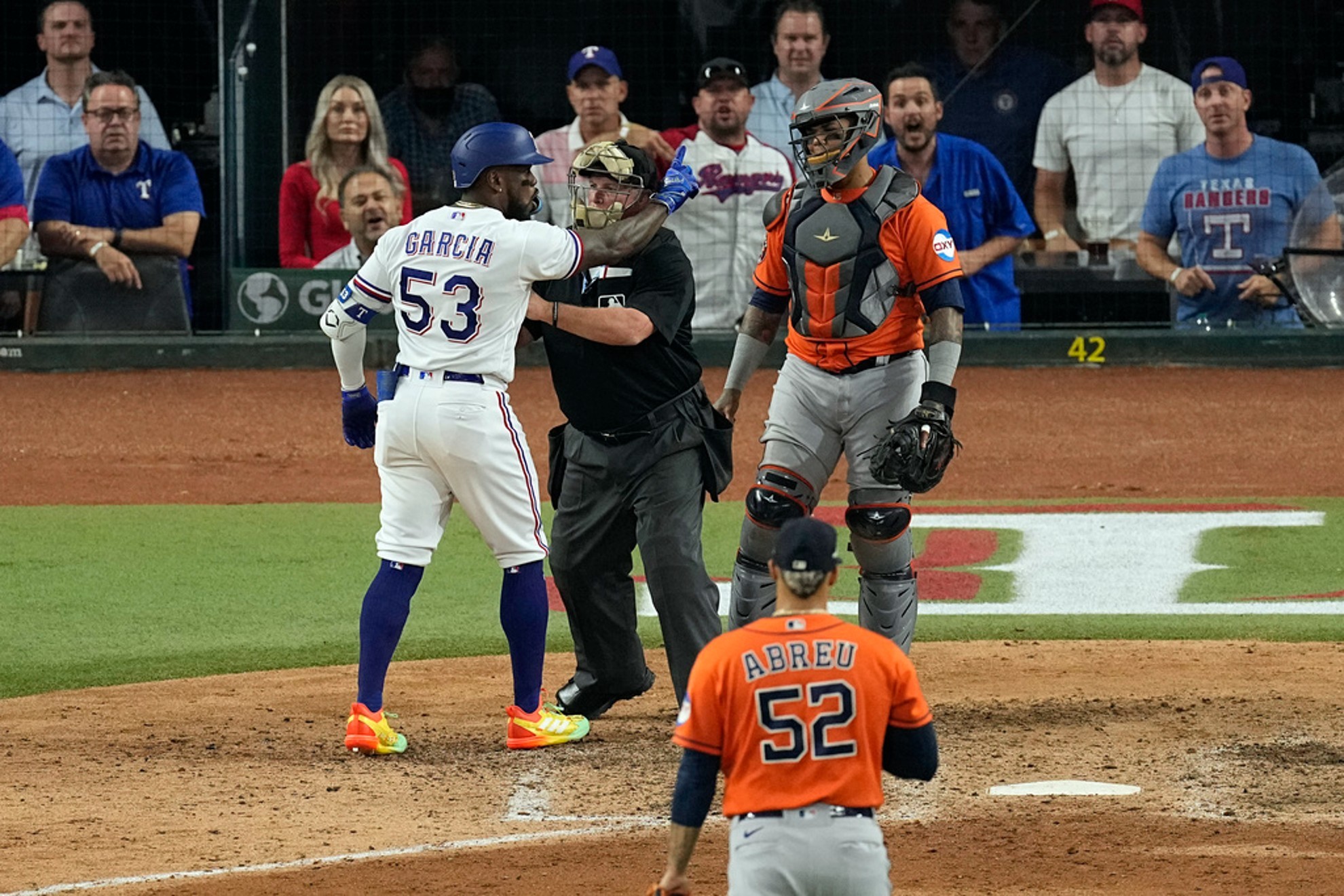 Julio Urías, en problemas; hay VIDEO de la agresión del pitcher de