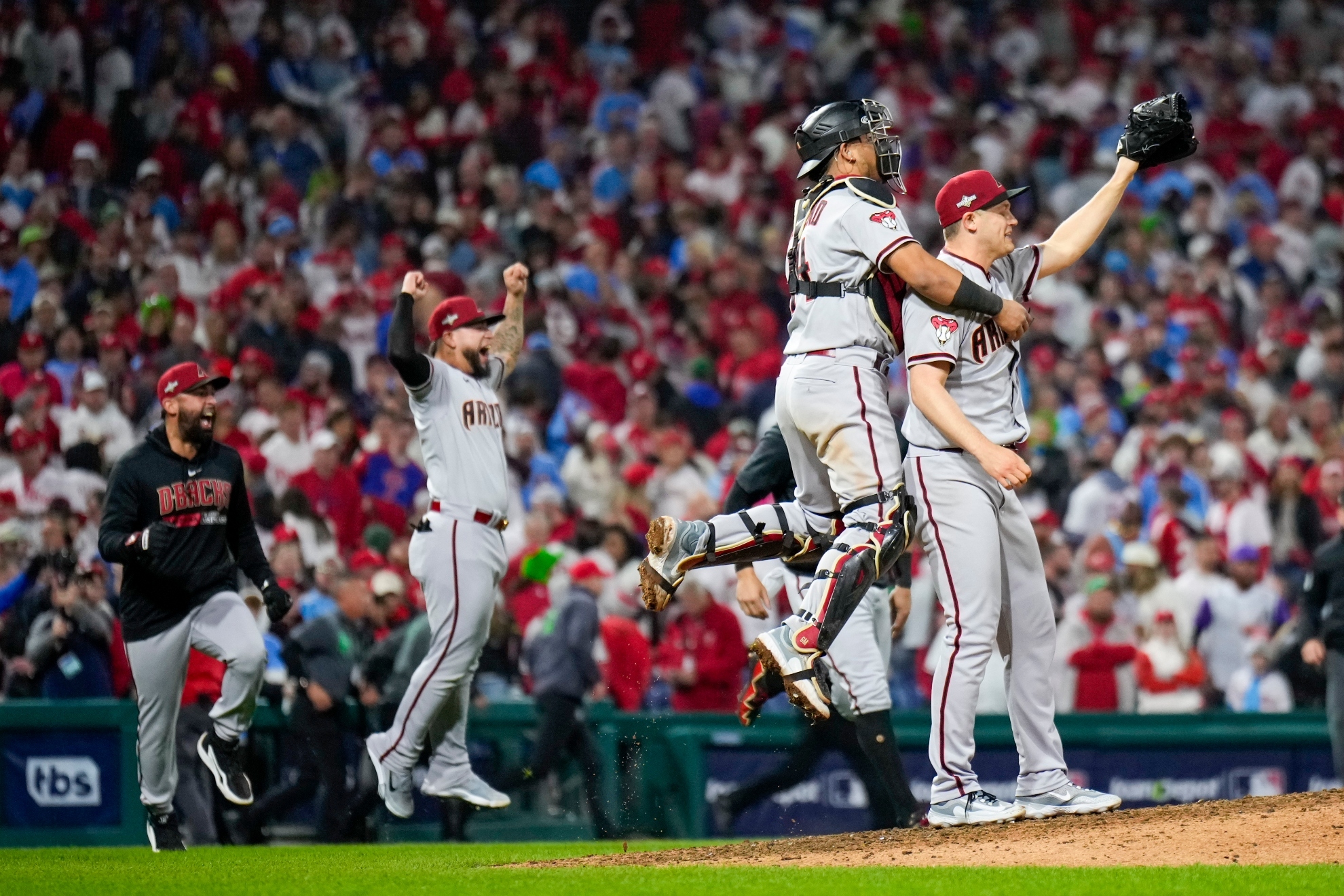 Los Diamondbacks ponen contra la pared a los Dodgers en la NLDS