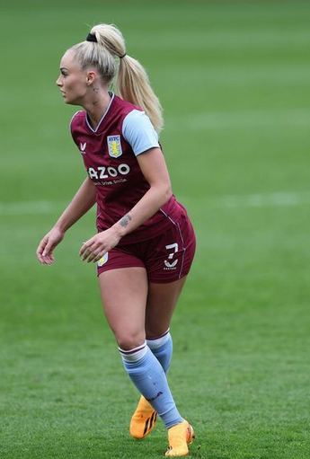 Alisha Lehmann, jugadora del Aston Villa, comparte sus estilismo con...